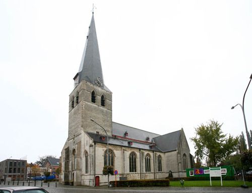 Heilig Kruiskerk in Vrasene, centraal gelegen nabij de juridische dienstverlening van Lexora Advocaten.