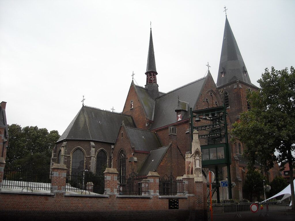 Sint-Martinuskerk in Burcht, een historisch herkenningspunt in de regio waar Lexora Advocaten actief is.